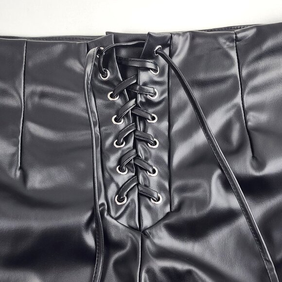NWT Spirit Halloween Black Lace-Up Pirate Style Shorts Size M Goth Cosplay - Picture 2 of 8